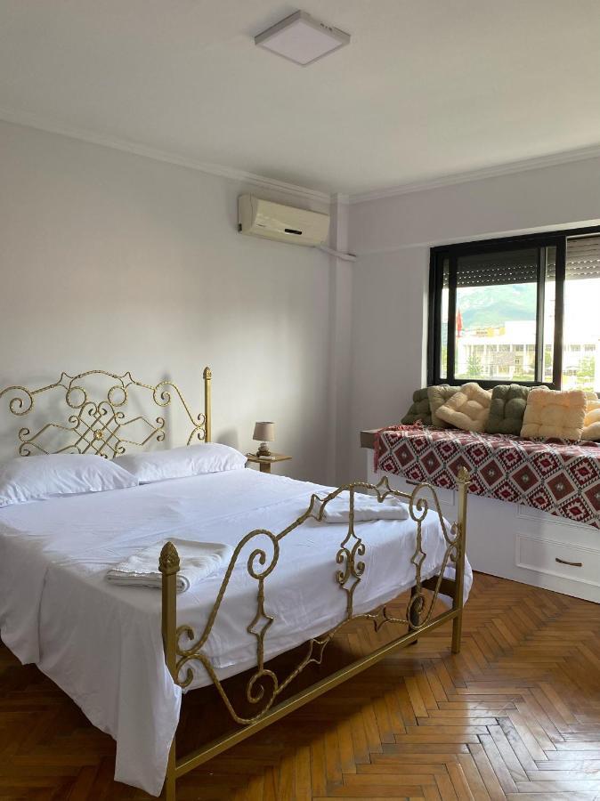 Entire Serviced Apartment With A Beautiful View Tirana Exterior foto