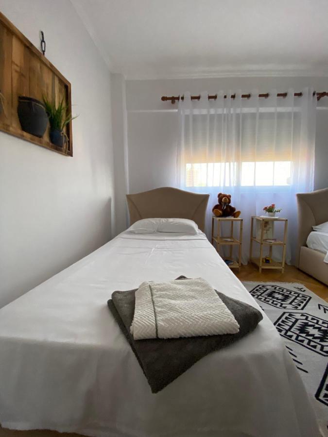 Entire Serviced Apartment With A Beautiful View Tirana Exterior foto
